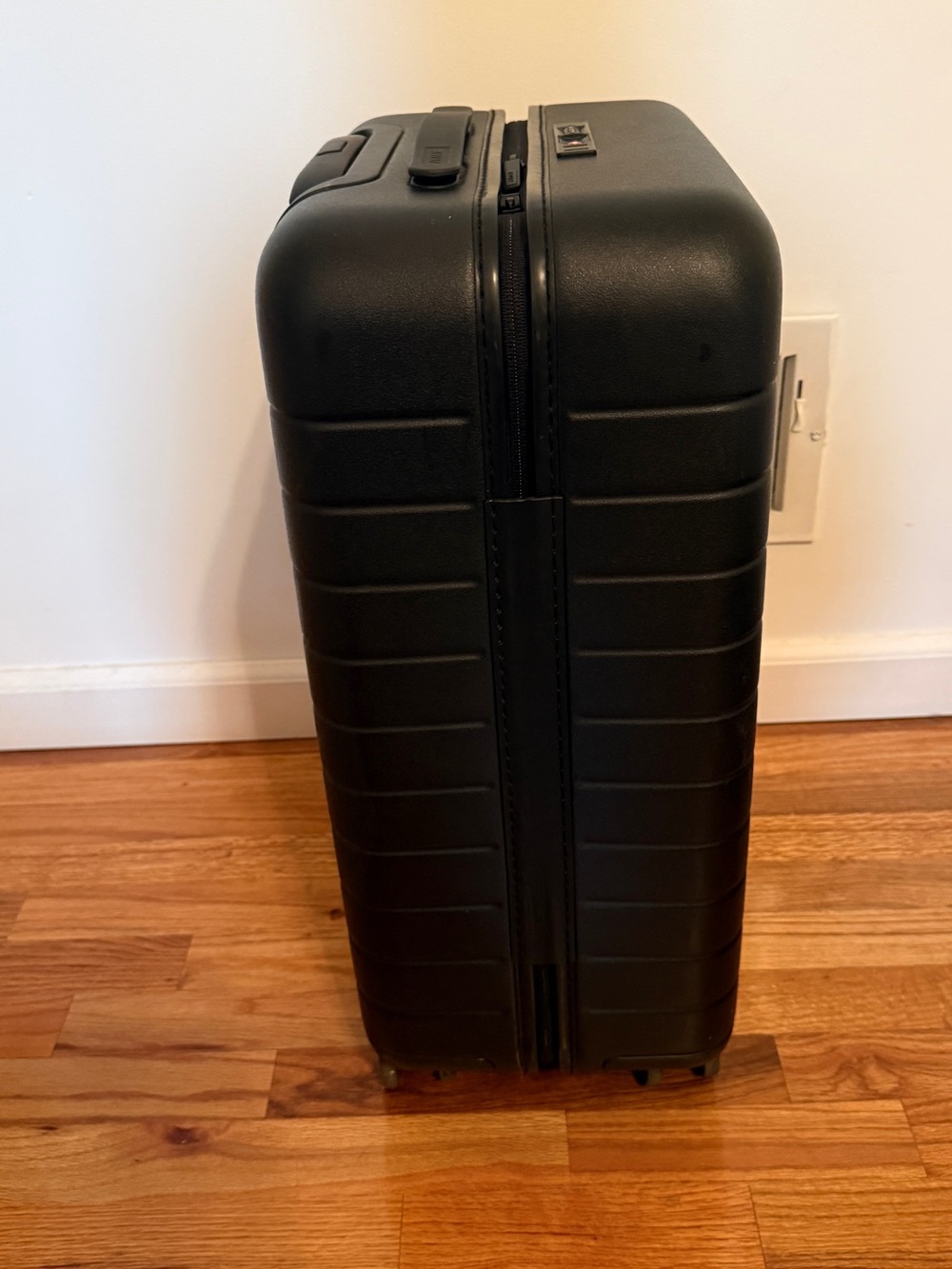 Away The Bigger Carry on Luggage - Picture 10 of 14